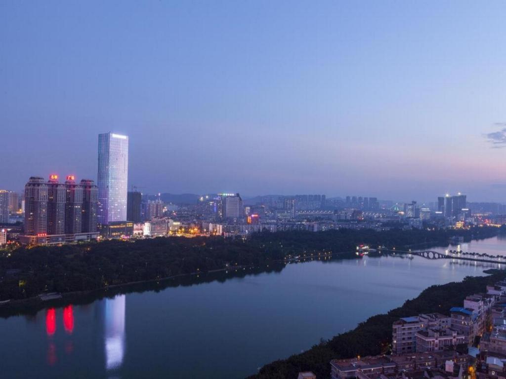 Ming Du Lakeside Hotel Nanning Exteriör bild
